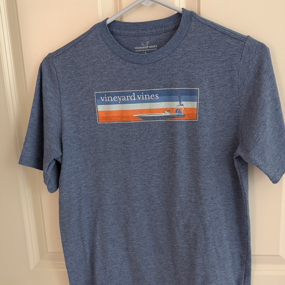 Vineyard Vines boys short sleeve blue tee size Lg.